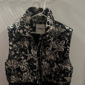 & Merci Women's Black Floral Puffer Vest